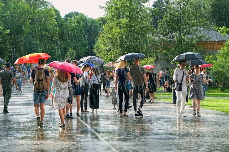 Tips Wisata Aman Saat Libur Nataru, Pertimbangkan Cuaca Ekstrem