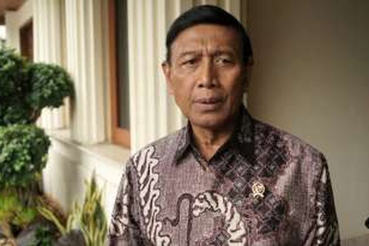 Menteri Koordinator bidang Politik, Hukum dan Keamanan Wiranto saat ditemui usai rapat koordinasi satgas Sapu Bersih Pungutan Liar di kantor Kemenko Polhukam, Jakarta Pusat, Jumat (9/12/2016).