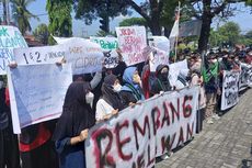 Demo Mahasiswa Tolak Presiden 3 Periode di Rembang Diwarnai Aksi Shalat Jenazah