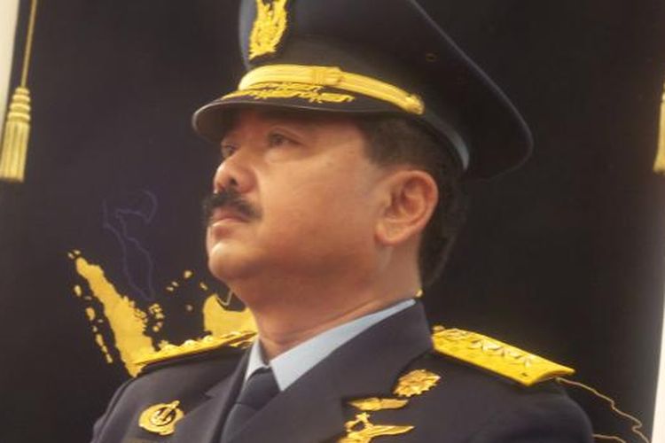 Marsekal TNI Hadi Tjahjanto saat pelantikan dirinya menjadi Kepala Staf TNI Angkatan Udara di Istana Negara, Rabu (18/1/2017).
