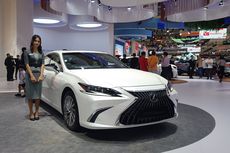 Spesifikasi Lexus Paling Murah di GIIAS 2023, ES 300h Ultra Luxury