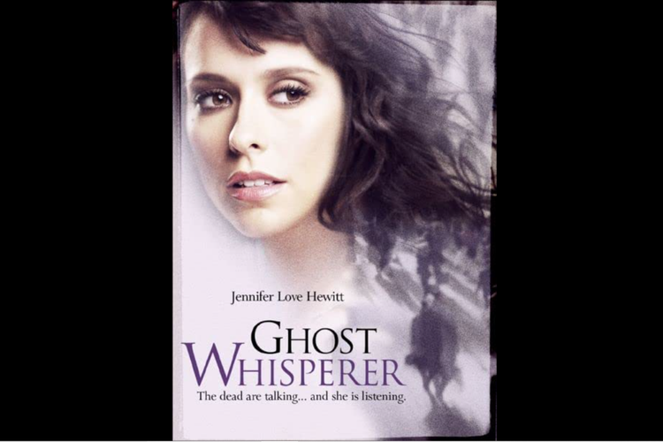 Jennifer Love Hewitt dalam serial drama supernatural Ghost Whisperer (2005).