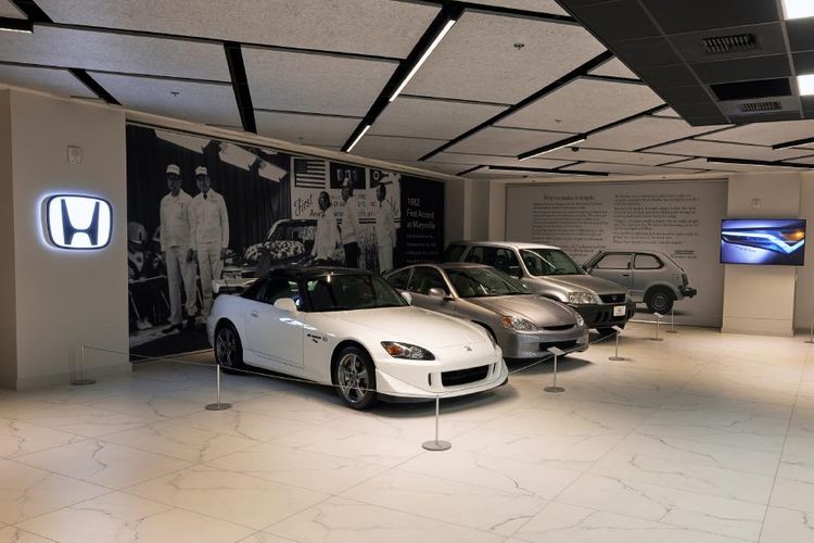 Deretan mobil klasik Honda yang dipajang pada American Honda Collection Hall