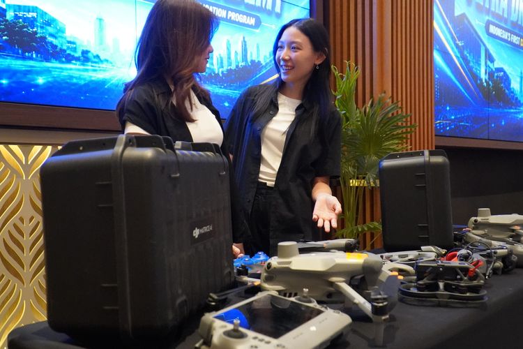 Terinspirasi Petani Terbang Pakai Drone, UK Petra Surabaya Hadirkan Pelatihan Bersertifikat