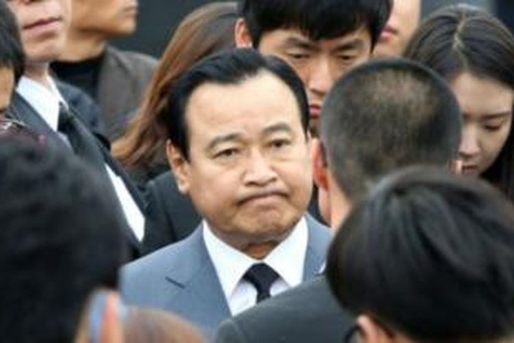 PM Korea Selatan Lee Wan-koo menyangkal menerima sumbangan dana kampanye 30 juta won dari pengusaha Sung Wan-jong.