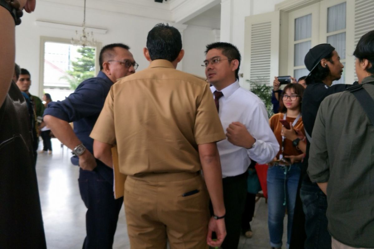 Wakil Ketua DPRD DKI M. Taufik menemui Wakil Gubernur DKI Jakarta, Sandiaga Uno di Balai Kota DKI Jakarta, Selasa (12/12/2017).