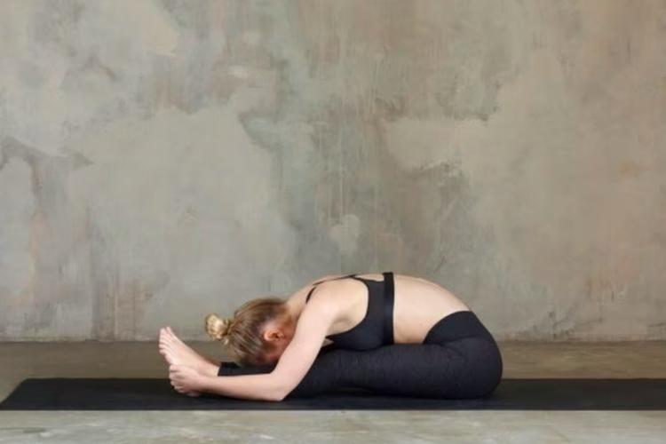 Gerakan yoga duduk atasi perut buncit