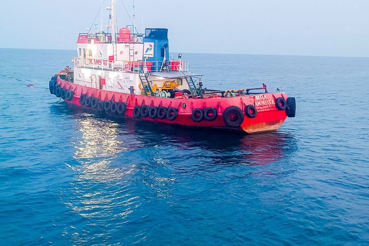 Siaga 24 Jam, Kapal Pertamina Transko Dara 3218  Dukung Distribusi Energi di Balongan
