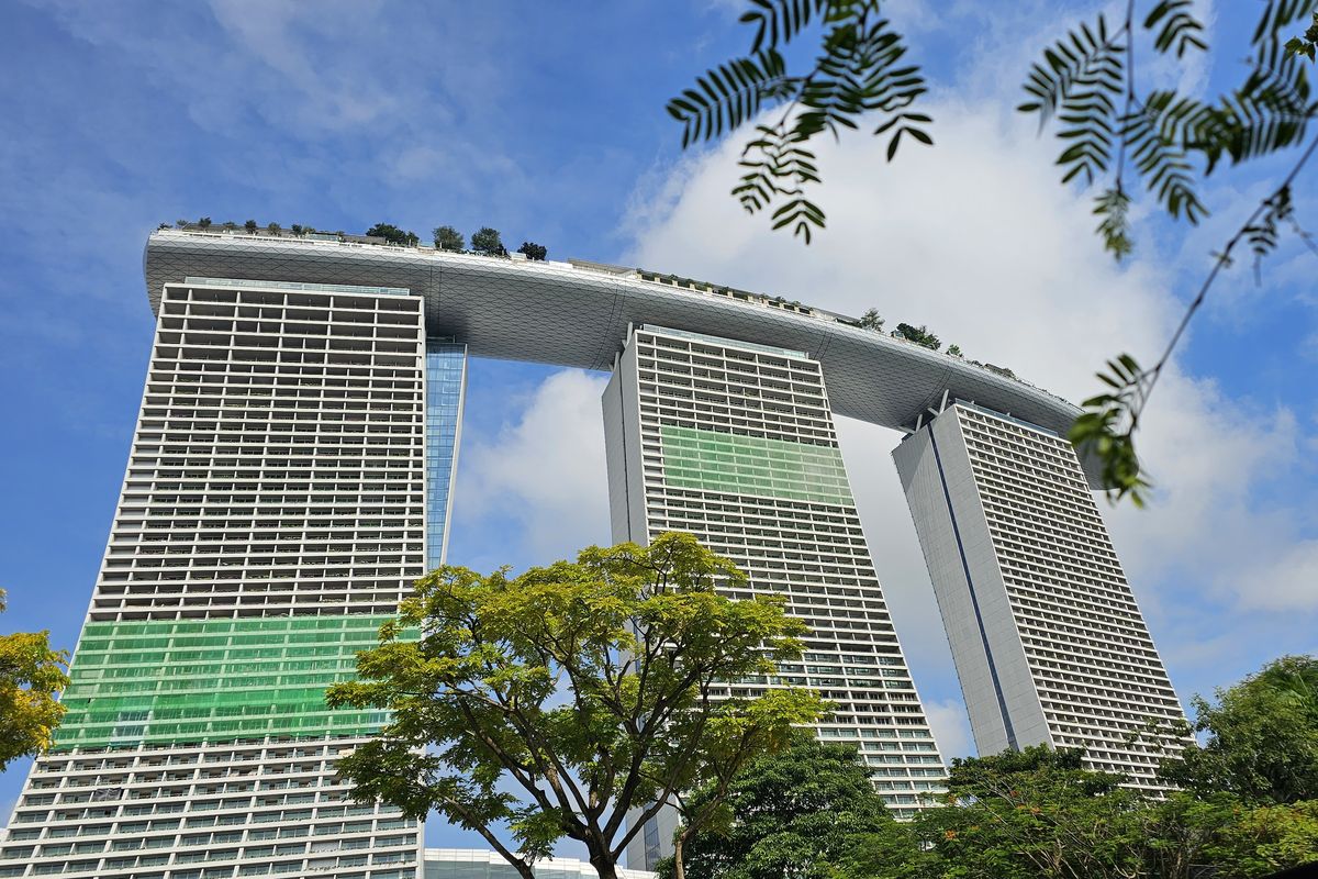 Marina Bay Sands Singapura dalam bidikan kamera 200 MP Galaxy S23 Ultra.