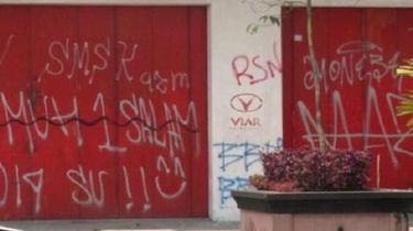 Suporter Bola di Tangerang Kompak Hapus Vandalisme: 'Mau Ungu, Oren atau Biru, Jangan Ribut'