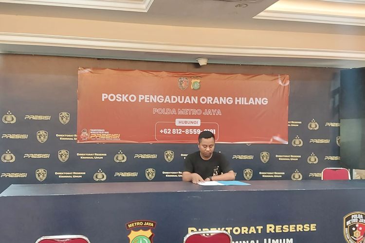 Polda Metro Jaya membuka posko pengaduan orang hilang untuk membantu masyarakat mencari anggota keluarga atau kerabat yang belum ditemukan.