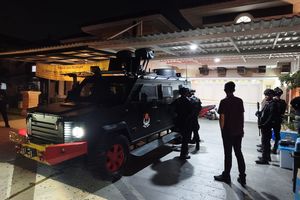 Geledah Rumah di Sentul Semalam Suntuk, Polisi Angkut Barang Bukti 74 Kg Emas Pakai Rantis Brimob
