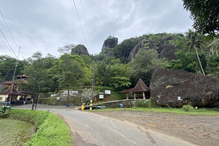 Suasana Kawasan Desa Wisata Nglanggeran di Kalurahan Nglanggeran, Kapanewon Patuk, Gunungkidul Senin (6/12/2021)