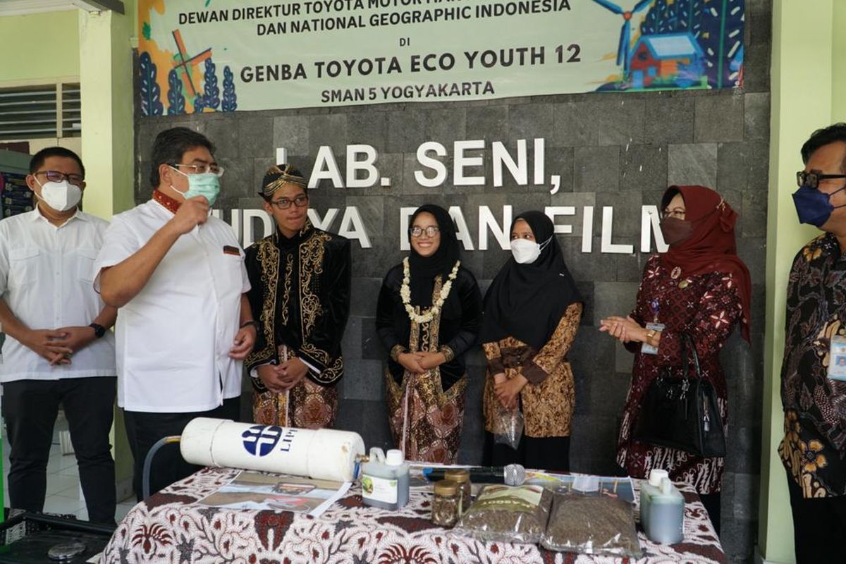Bob Azam mengunjungi proyek siswa SMAN 5 Yogyakarta