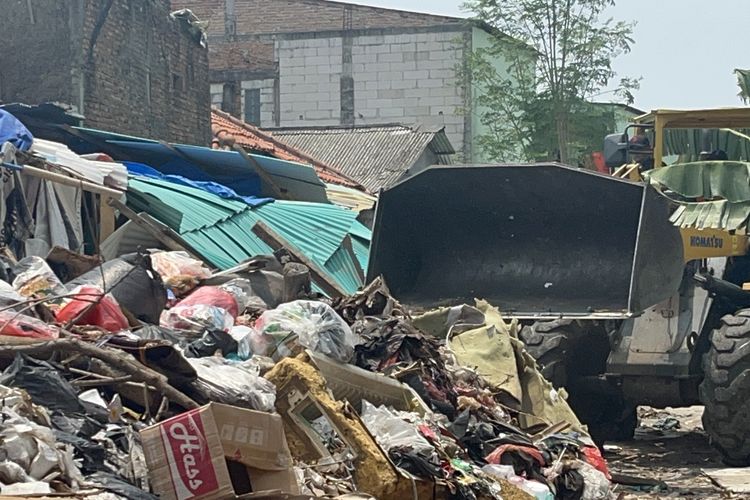 30 Lapak Narkoba di Kampung Ambon Jakbar Dibongkar Pakai Alat Berat