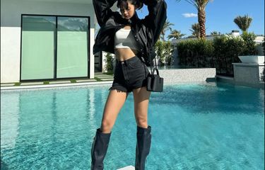 Inspirasi gaya busana ala Lisa BLACKPINK.