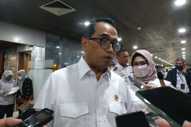 Transportation Minister Budi Karya Sumadi speaks to journalists at the parliament building in Jakarta on Thursday, November 24, 2022. 