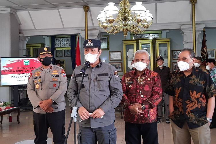 Kepala Badan Nasional Penanggulangan Terorisme (BNPT) Komjen Pol Boy Rafli Amar bersama Bupati Malang, Sanusi di Pendopo Kabupaten Malang, Selasa (24/8/2021).