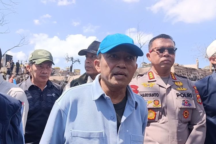 Korban Kebakaran Desa Adat Sade Mengungsi ke Rumah Keluarga