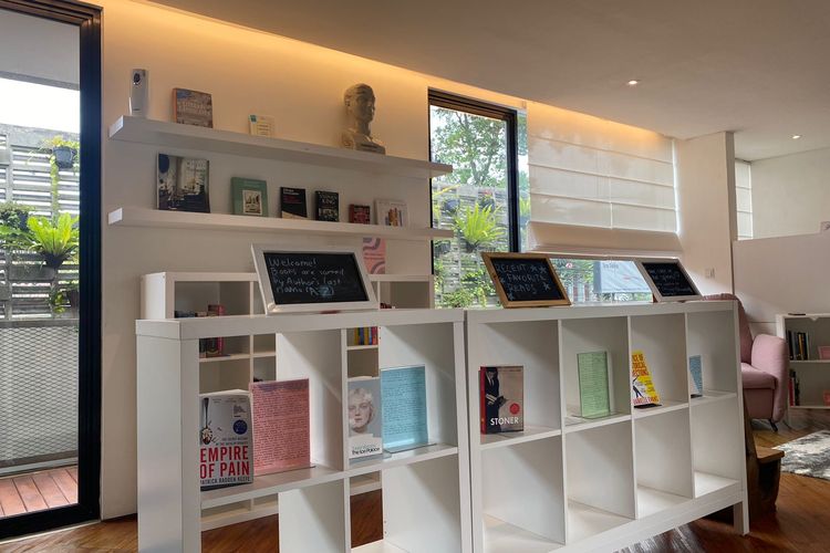 Ruang membaca Foreword Library di Teras Sebelas, Jeruk Purut, Cilandak, Jakarta Selatan.  