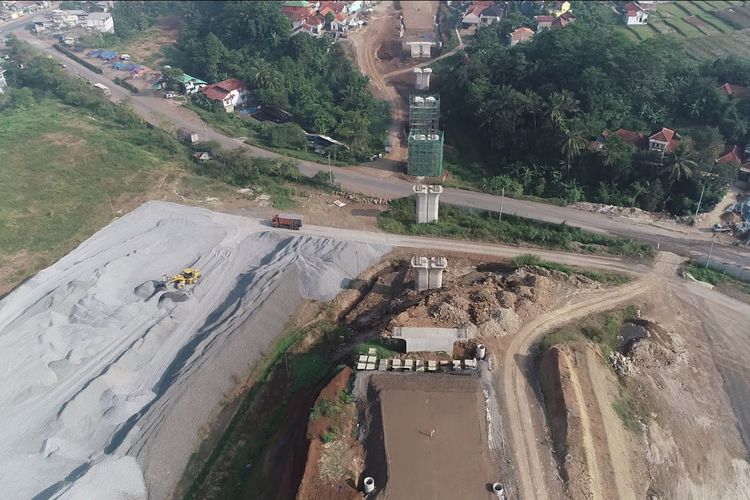 Situasi terkini proyek Kereta Cepat Jakarta-Bandung (KCJB) yang akan dilakukan pemasangan erection box girder mulai Selasa (25/1/2022) ini, pukul 00.00 WIB.