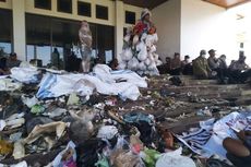 Protes, Aktivis Lingkungan Kirim Tumpukan Sampah ke Kantor Bale Kota Tasikmalaya