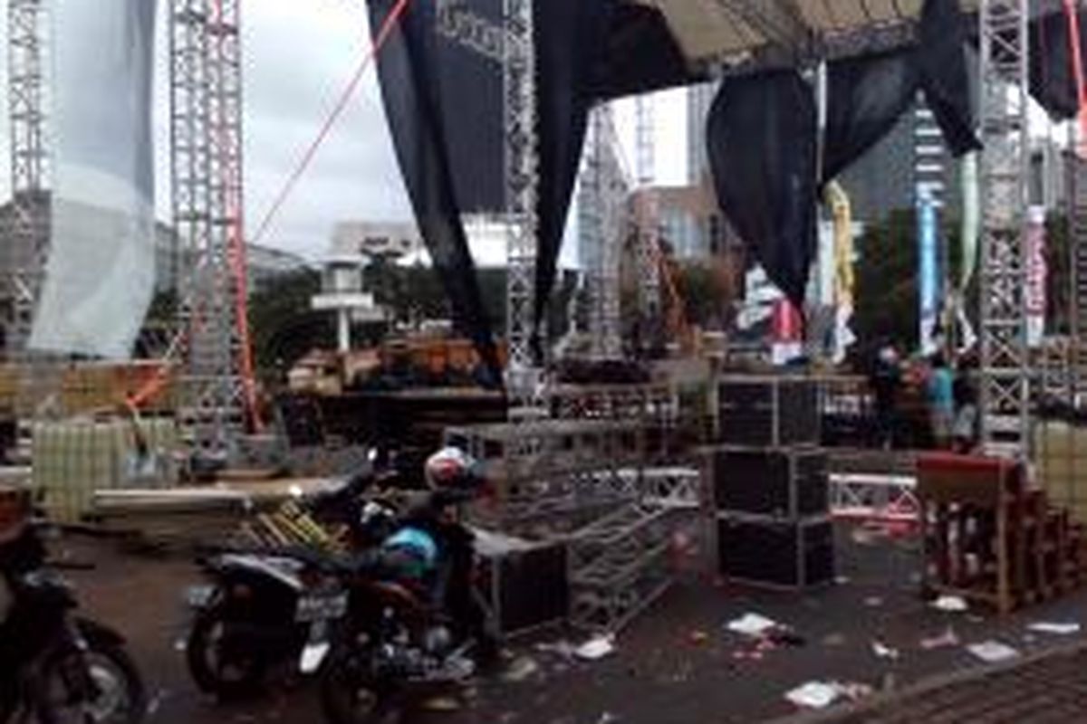 Panggung hiburan di Silang Monas, salah satu panggung hiburan pada Jakarta Night Festival. 