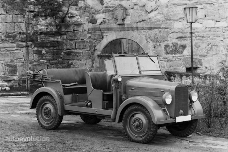 Pada tahun 1937, Mercedez-Benz mengeluarkan Mercy G5 yang merupakan kendaraan berpengerak 4x4.