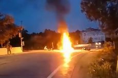 Seorang Pengguna Jalan Selamatkan Pengendara dari Motor yang Terbakar