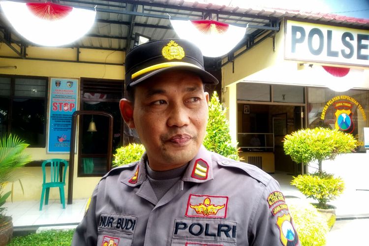 Kapolsek Nglegok, Polres Blitar Kota, Iptu Nur Budi Santosa memberikan keterangan kepada wartawan, Selasa (18/7/2023)