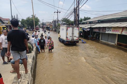 Simpang Mampang Depok Banjir sejak Dini Hari padahal Tidak Diguyur Hujan