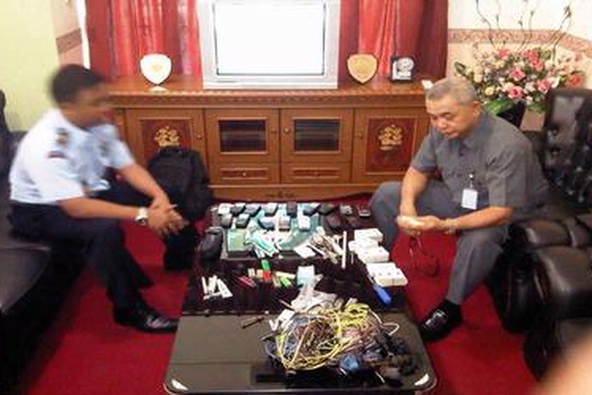 Petugas Rutan Sita Ponsel