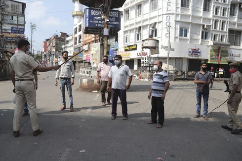 Polisi India Pukuli Warganya yang Melanggar Aturan Covid-19