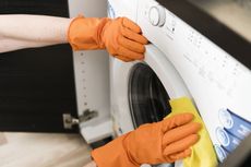 Cara Membersihkan Karet Pintu Mesin Cuci Bukaan Depan
