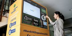 Kurangi Sampah Plastik, Bank Mandiri Sediakan Reverse Vending Machine