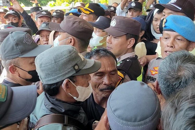Negosiasi Alot, Korban Investasi Bodong Ancam Segel Bank Pelat Merah di Purwokerto