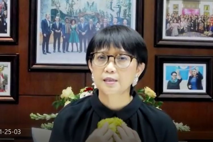 Menteri Luar Negeri Retno Marsudi saat sesi wawancara bersama kanal JEO dan Global Kompas.com via Zoom, Kamis (14/1/2021).