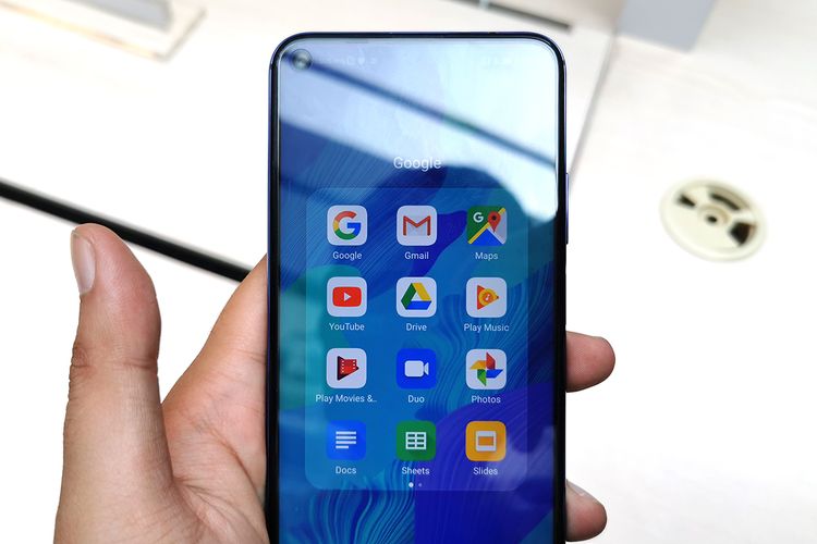 Aplikasi-aplikasi dan layanan Google masih hadir lengkap di Nova 5T.