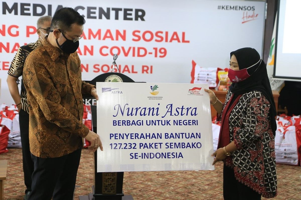 Penyerahan bantuan dari Astra kepada Kementerian Sosial, Jumat (8/5/2020) 