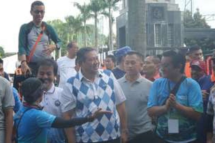 Ketua Umum Partai Demokrat Susilo Bambang Yudhoyono sekaligus ayah Bakal cagub DKI Agus Yudhoyono hadir dalam acara kompetisi lari Tjanting Funday, Minggu (2/10/2016). 