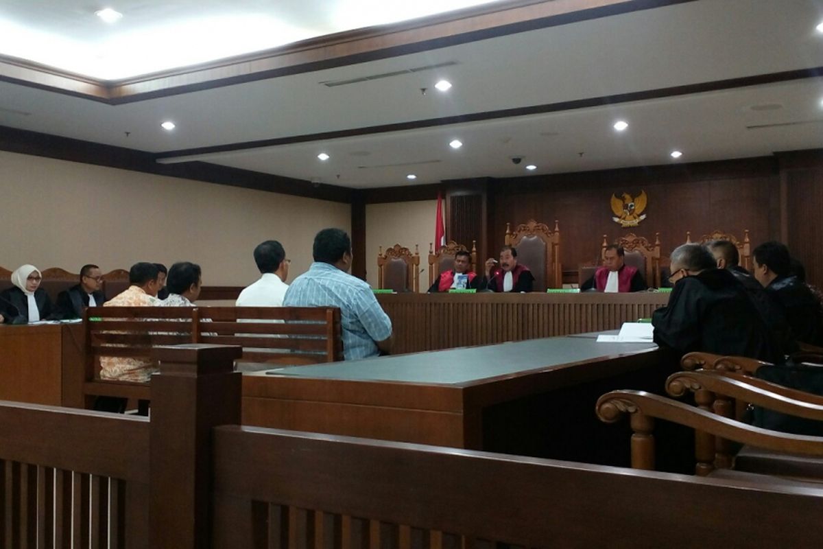Empat orang saksi dihadirkan dalam sidang ketiga kasus korupsi proyek refungsionalisasi kali dan saluran penghubung di Jakarta Barat tahun anggaran 2013, Rabu (16/8/2017).
