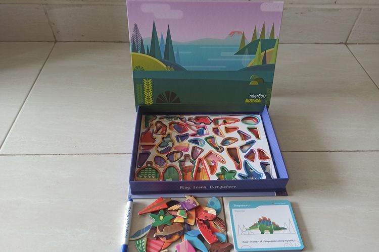 Mainan Magnetic Art Case Dino World dengan merek Mier Edu ini bisa mengenalkan dunia dinosaurus dan mengasah kreativitas anak.