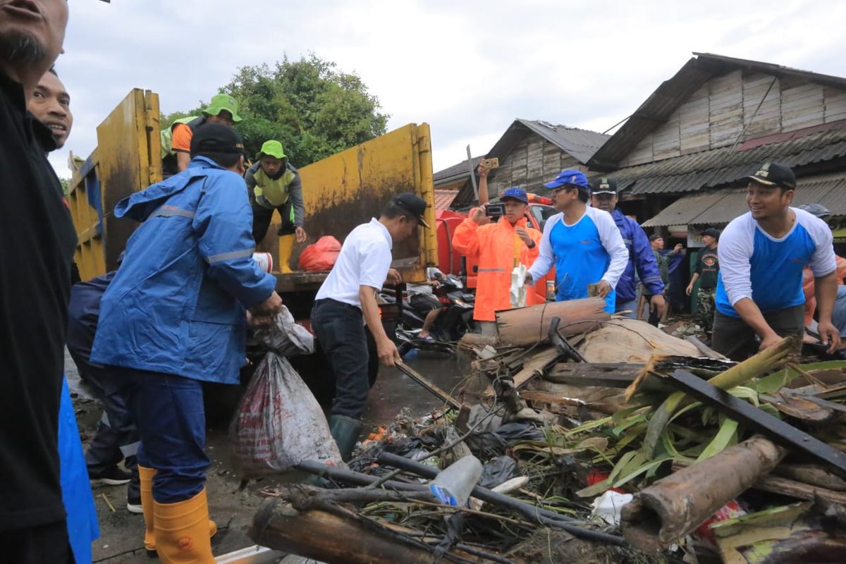 Kerja bakti masal di Kota Tangerang, Minggu (5/1/2020)