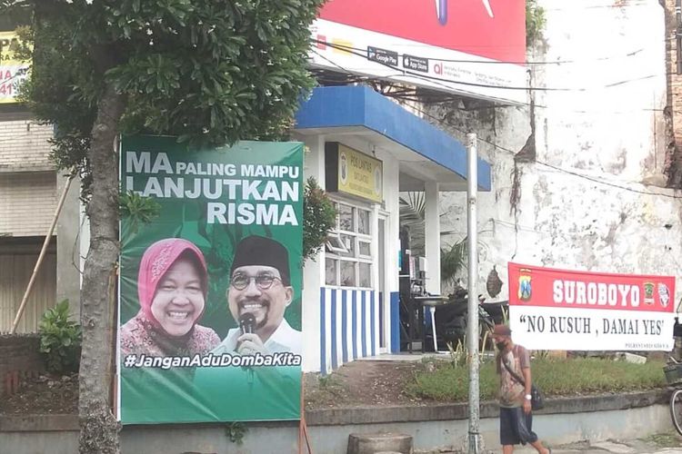 Baliho gambar Risma dan calon wali kota Surabaya Machfud Arifin di sekitar Jalan Raya Gubeng Surabaya.
