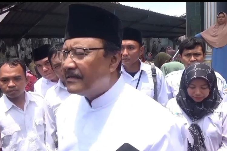 Mensos Saifullah Yusuf menjelaskan sekolah rakyat akan dilaksanakan pada tahun ajaran 2025/2026 di Bekasi Jawa Barat, Selasa (04/03/2025) 