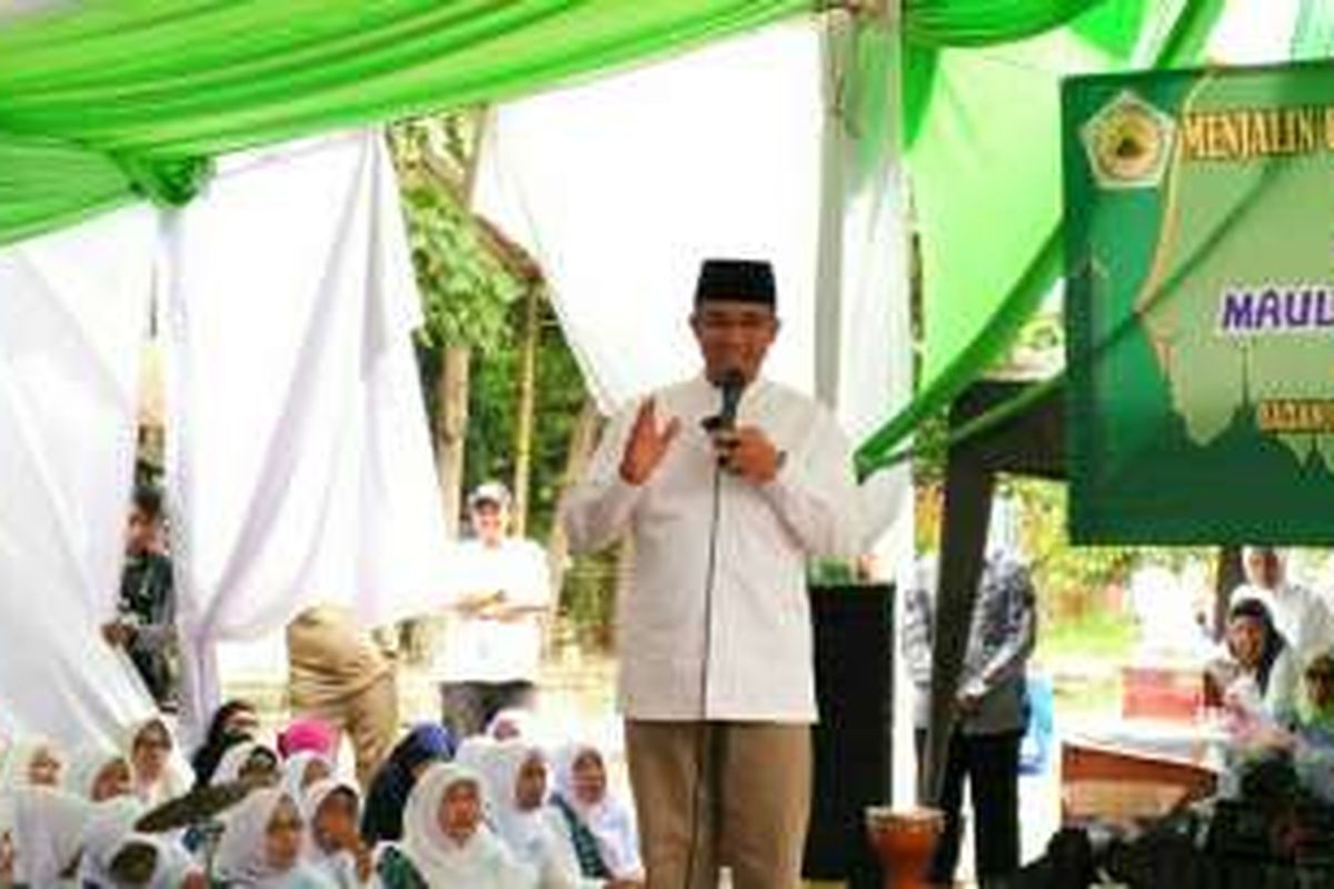 Calon gubernur DKI Jakarta Anies Baswedan menghadiri acara maulid nabi di Perum Green Garden, Rorotan, Cilincing, Jakarta Utara, Sabtu (3/12/2016).