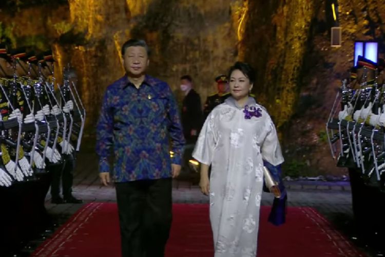 Presiden Republik Rakyat Tiongkok (RRT), Xi Jinping, menghadiri Makan Malam KTT G20 yang digelar di Garuda Wisnu Kencana, Bali, Selasa (15/11/2022) malam.