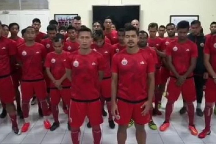 Segenap pemain Persija Jakarta menyampaikan permohonan maaf atas beredarnya video hinaan ke suporter Persib Bandung, Viking.
