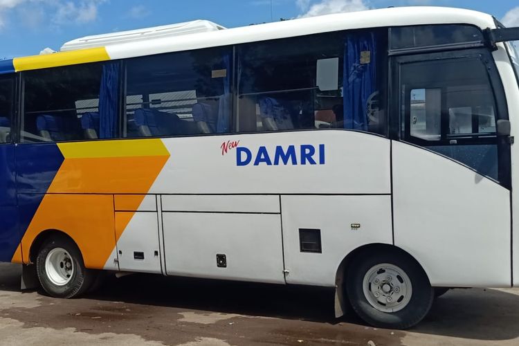 Bus AKDP DAMRI di Mataram