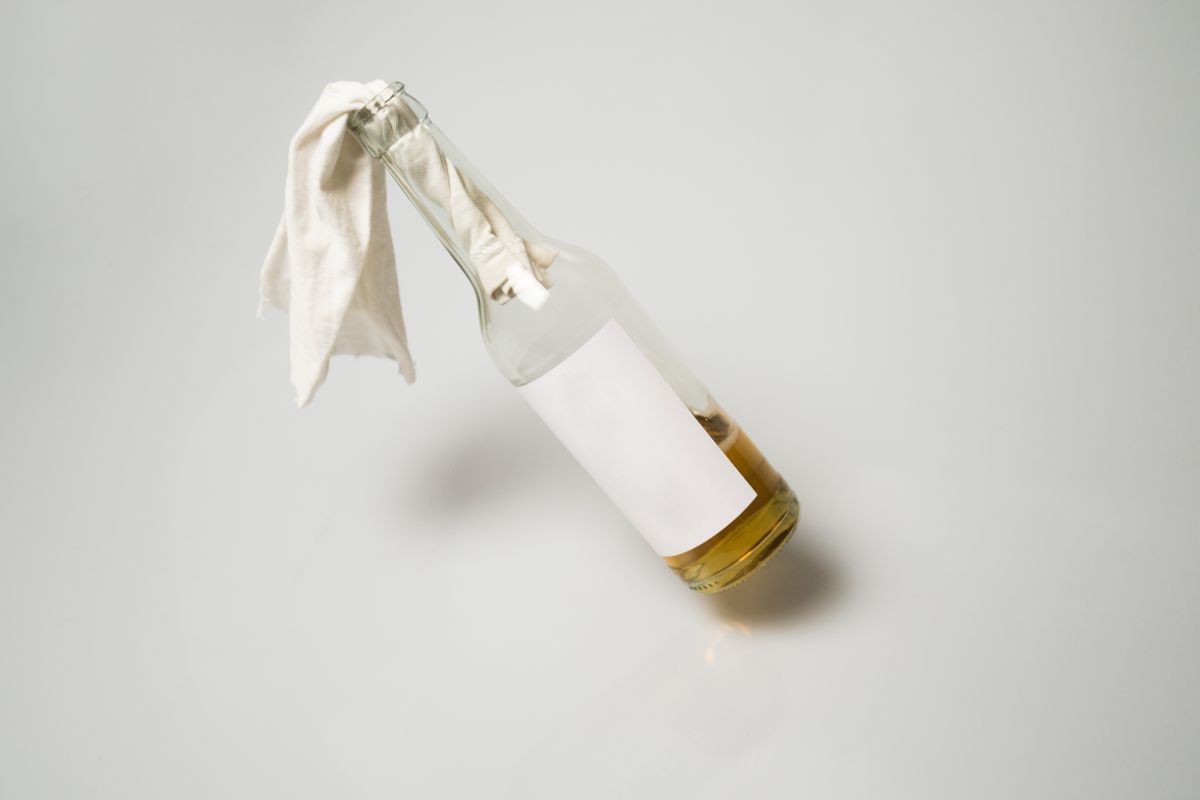 Ilustrasi bom molotov